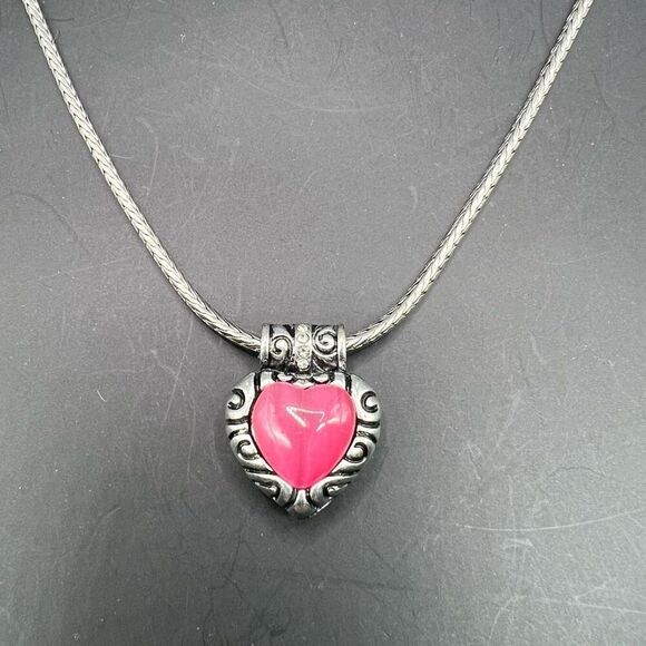 Vintage Heart Pendant Silver Tone Pink Center Beaded Necklace Embossed On Chain - Picture 1 of 6